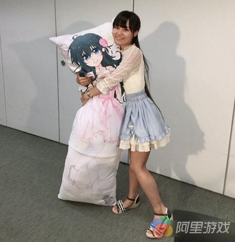 《线上游戏的老婆不可能是女生》小说作者与美